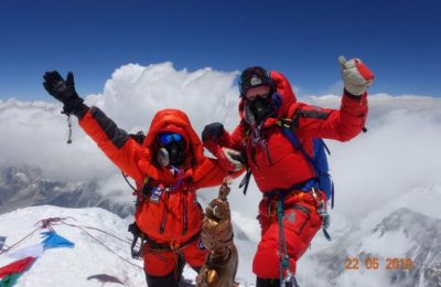 What Oxygen System does Alpenglow use on 8,000m Expeditions?