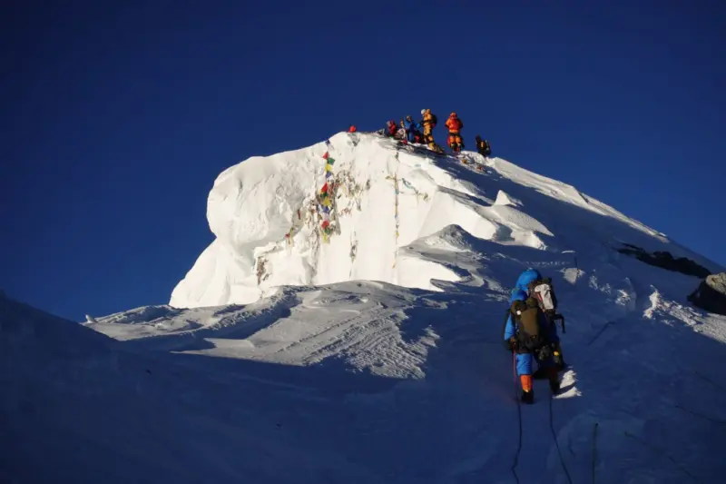 Why Isn’t Alpenglow Guiding Everest in 2023?
