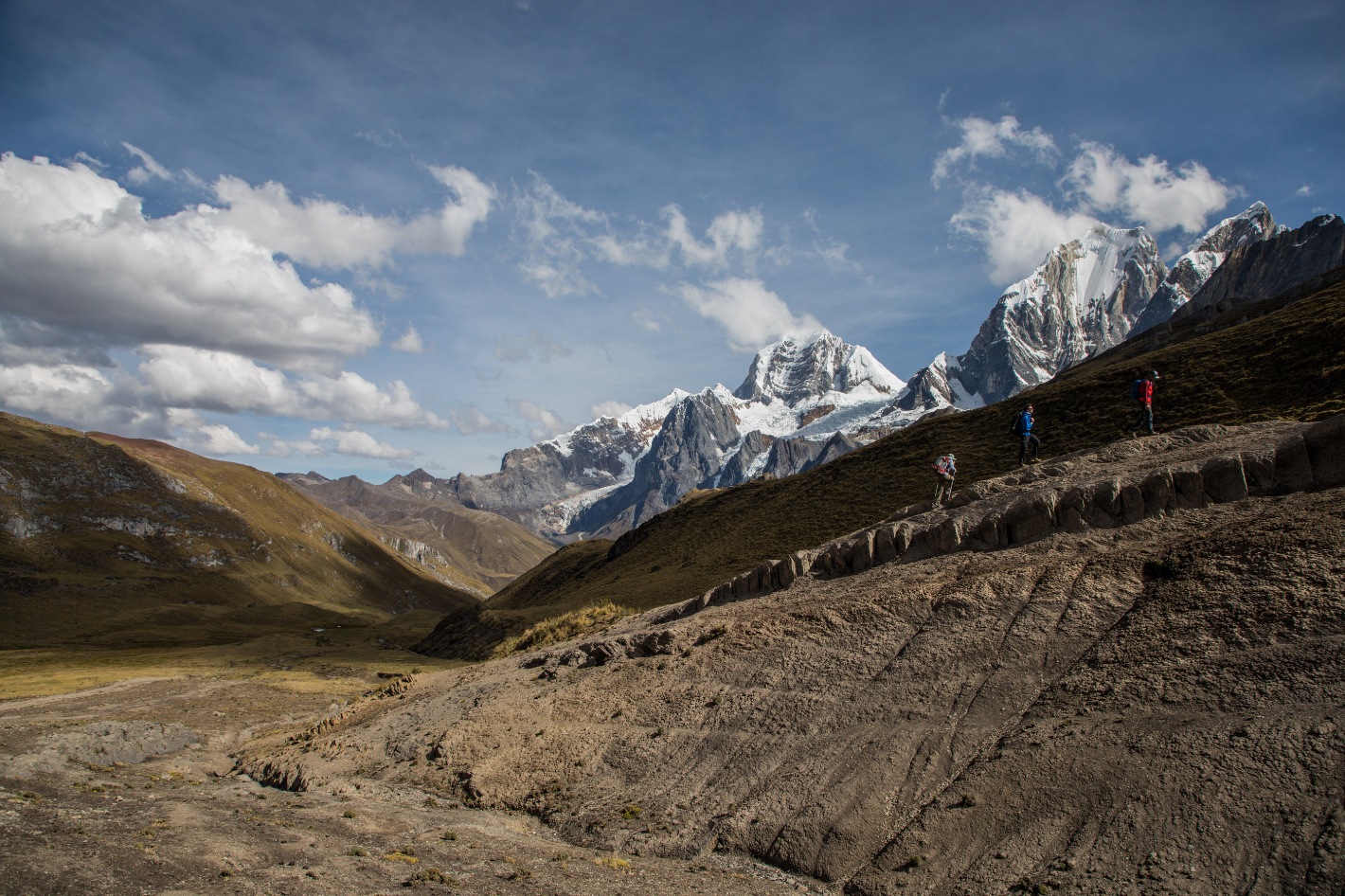 Mountain views on the trail of the Cordillera Huayhuash Trek
