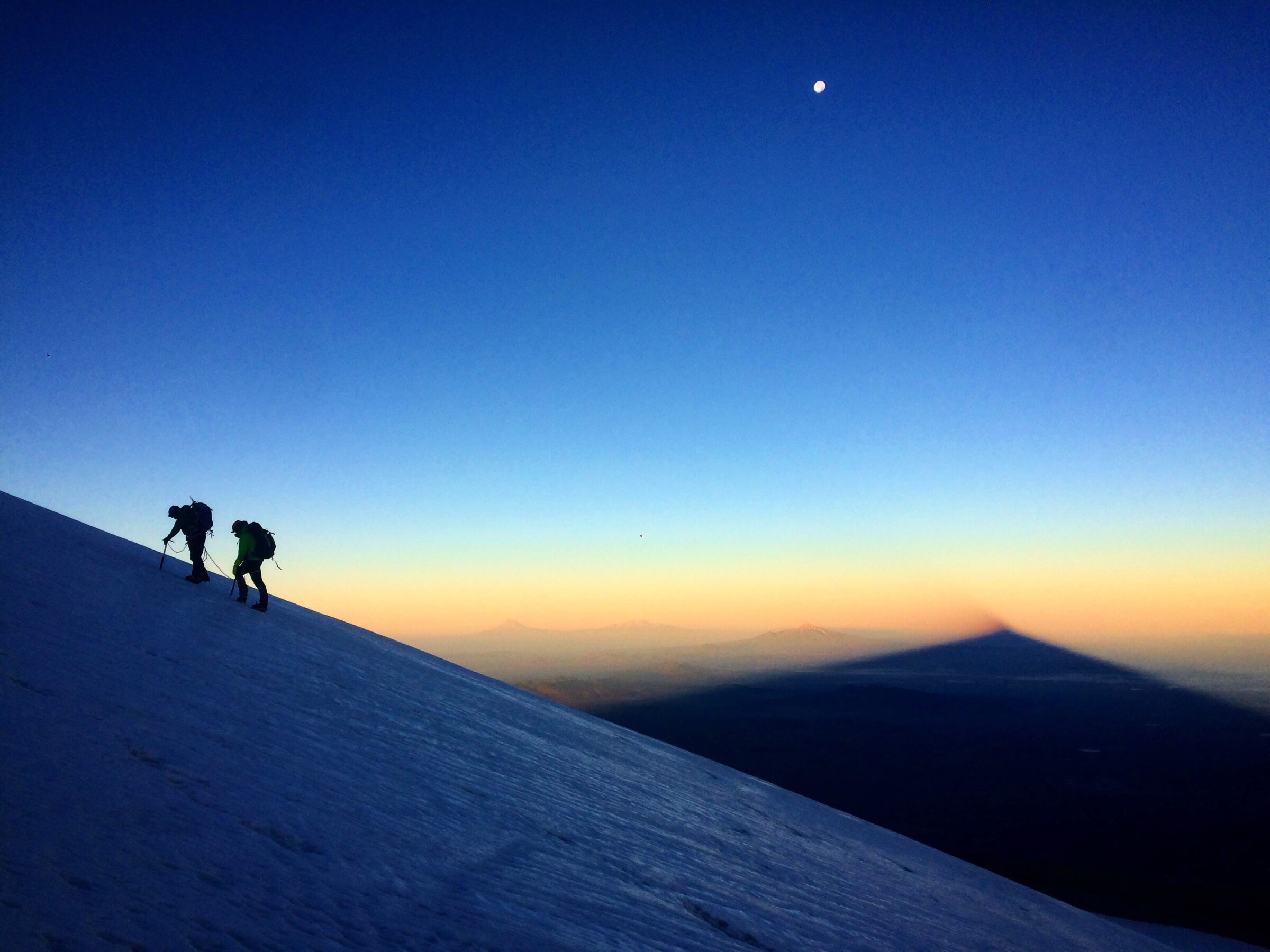 Two mountaineerings climbing Volcanoes of Mexico