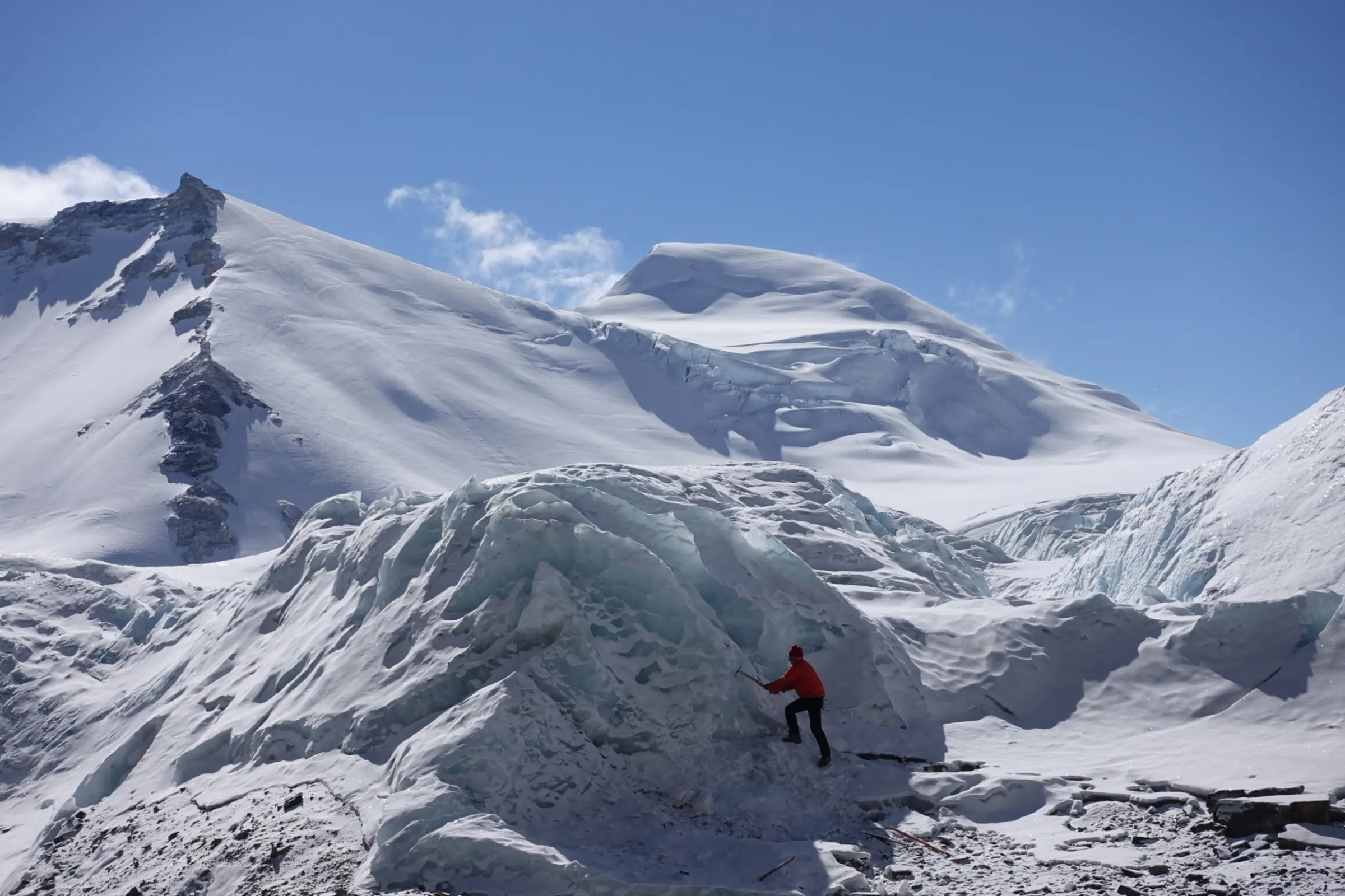 Climb Lhakpa Ri in 16 days with Alpenglow Expeditions Rapid Ascent™. This is a fantastic opportunity to test your skills at 7000m while gaining a deep insight into the inner workings of a Mt Everest expedition.